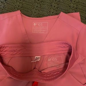 Chalk pink size small figs scrubs